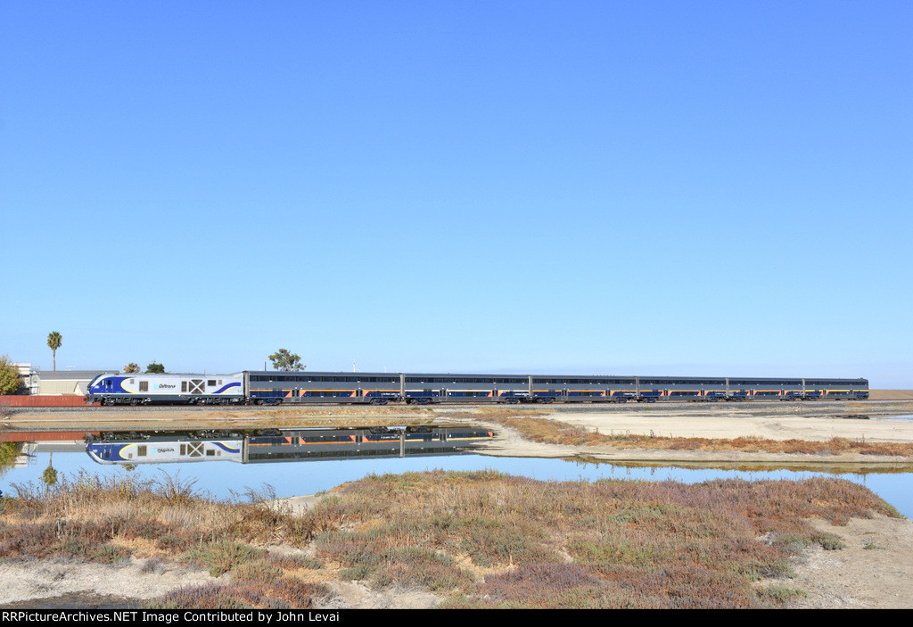 Amtrak Train # 527 approaches the Elizabeth Street Grade Crossing with about a mile left before arriving into Santa Clara/Great America Station.